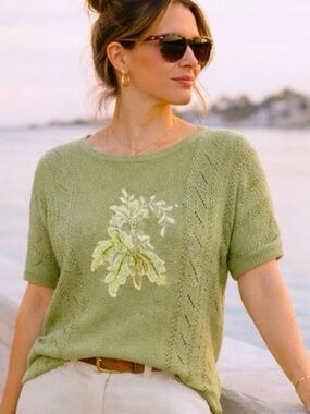 Vintage Light Green Coastal Grandma Knit Top with Leaf Appliqué